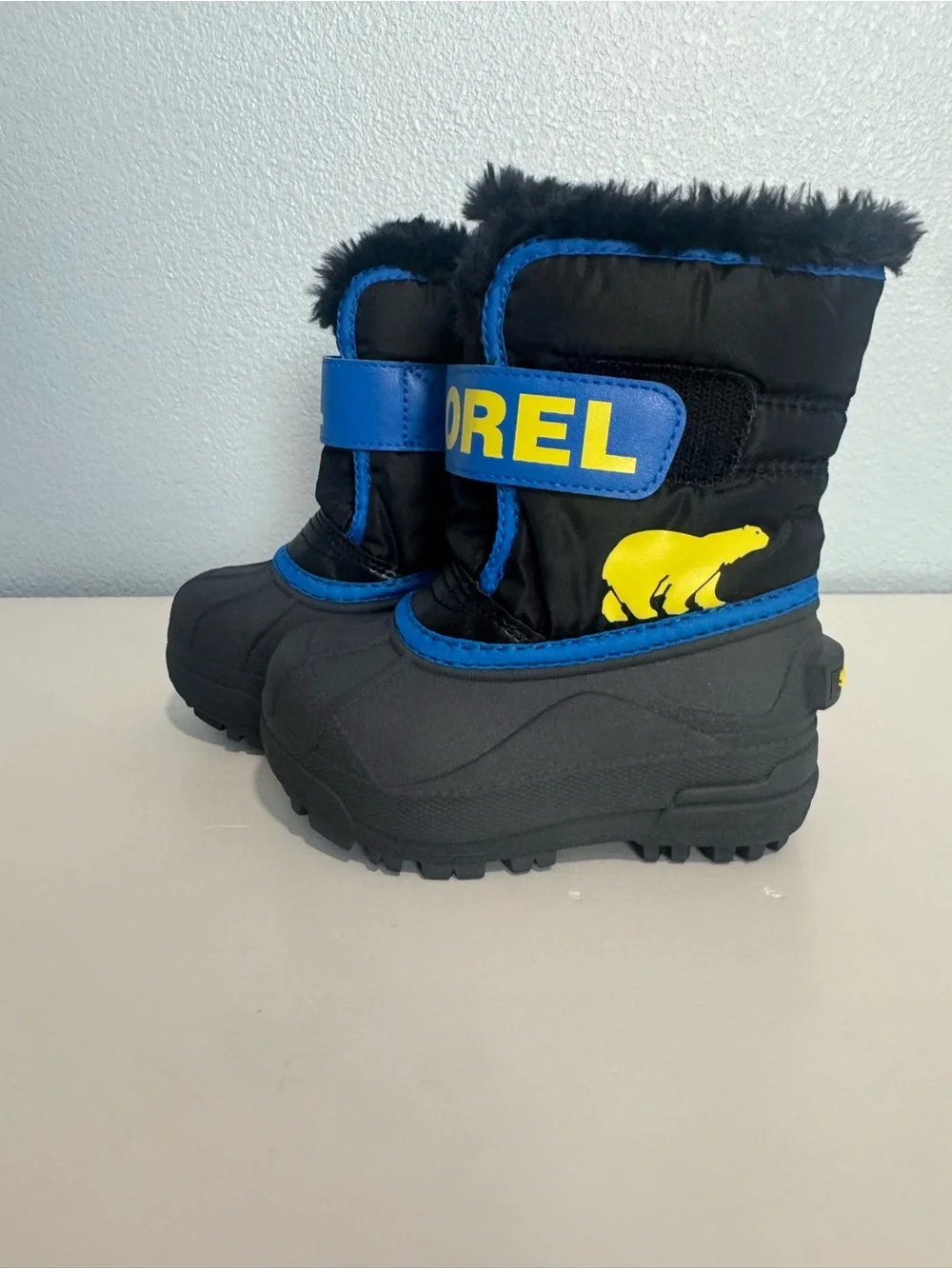 NWOT Sorel Kids Black and Blue Winter Boots with Yellow Polar Bear 7T